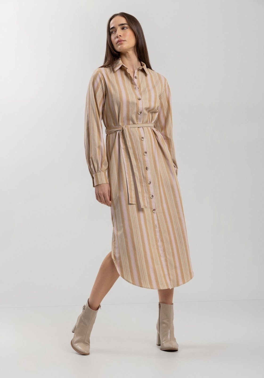 Vestido Listrado Midi Chá Com Botões E Faixa Ajustável