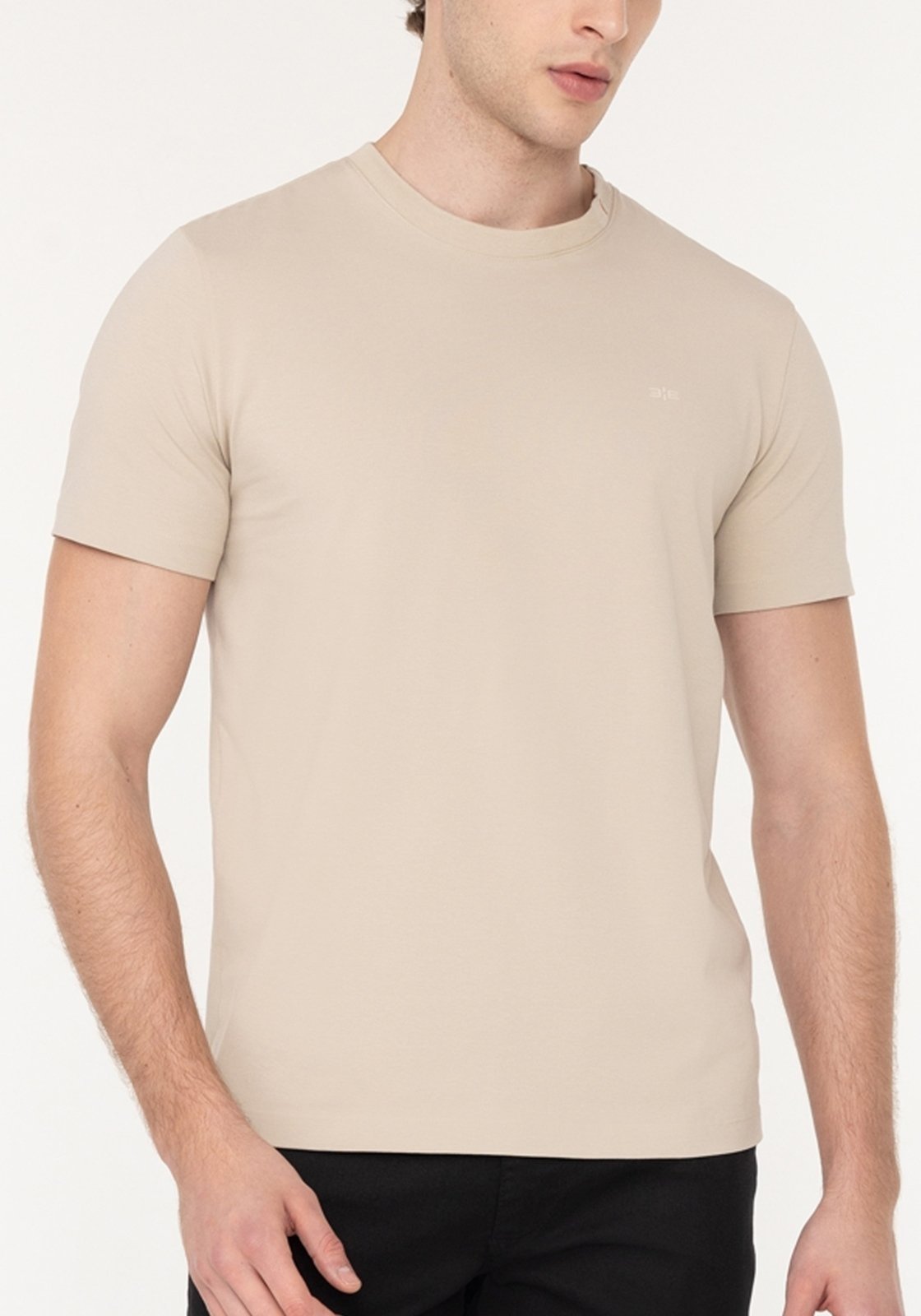 Camiseta De Manga Curta Com Bordado Na Gola Em Malha Premium