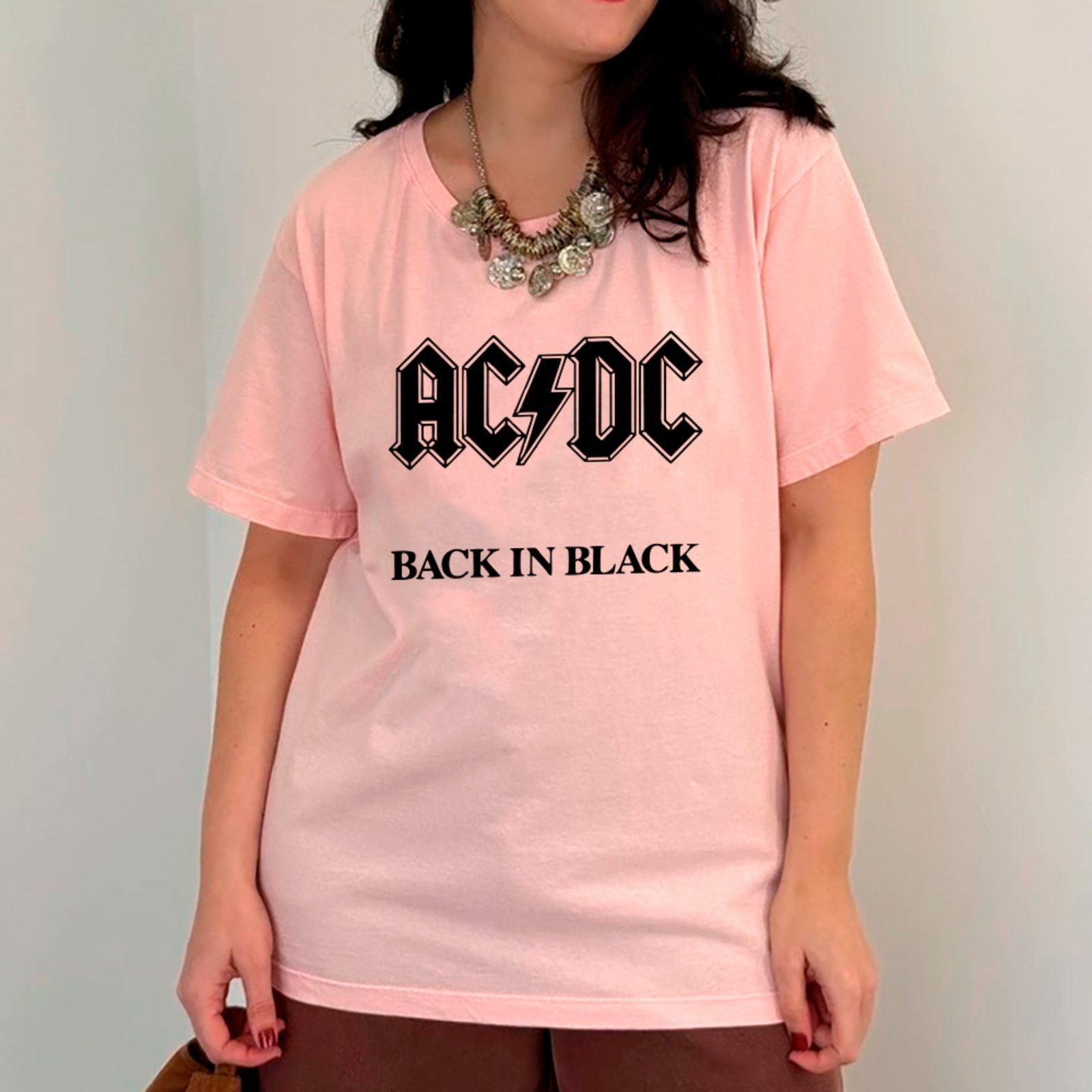 Vista 2 Camiseta Ousy Básica AC DC Back In Black Estilo Street Unissex Rosa rosa black ousy rosa black