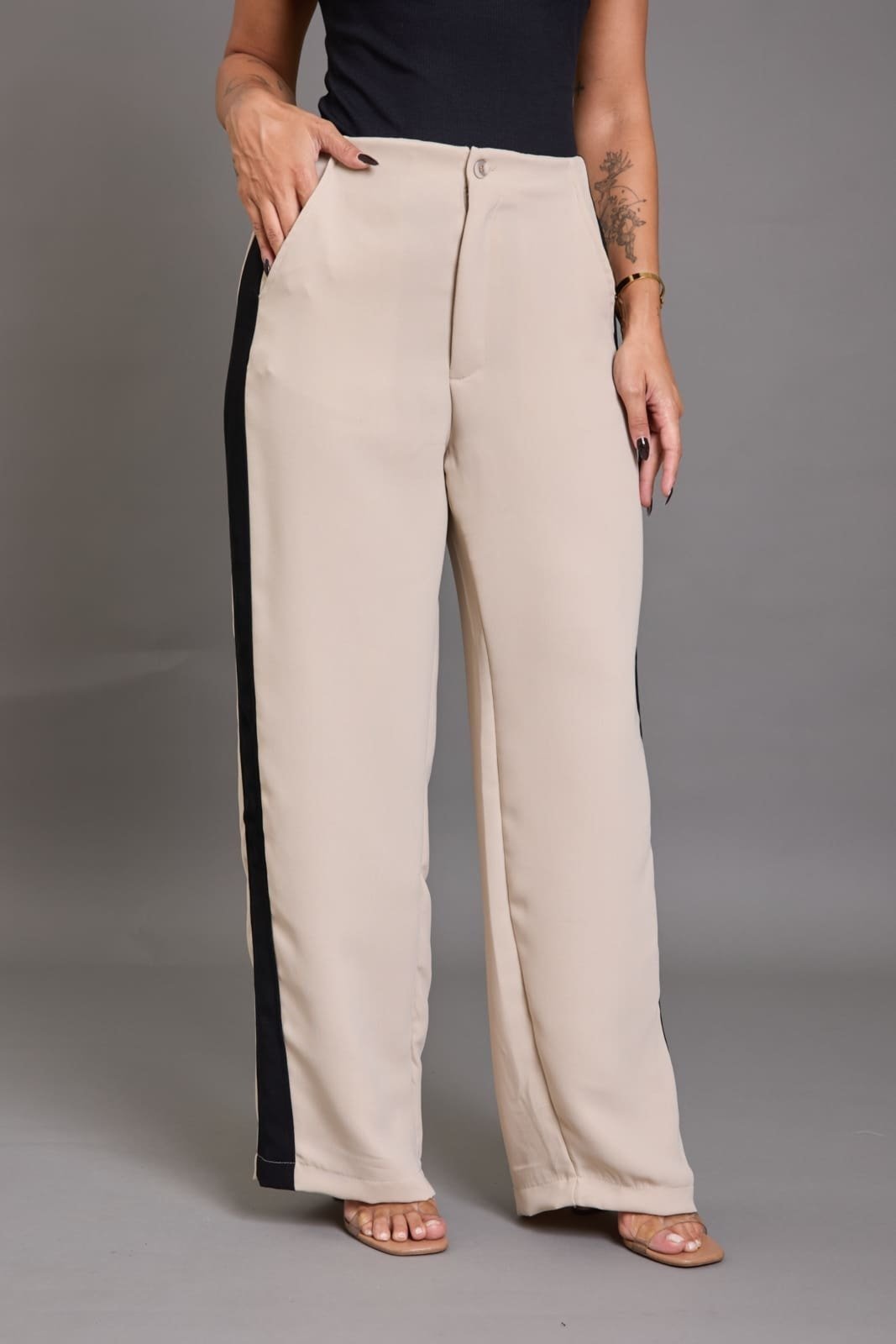 Calça Pantalona Lemier com Faixa Lateral Cintura Alta Bege