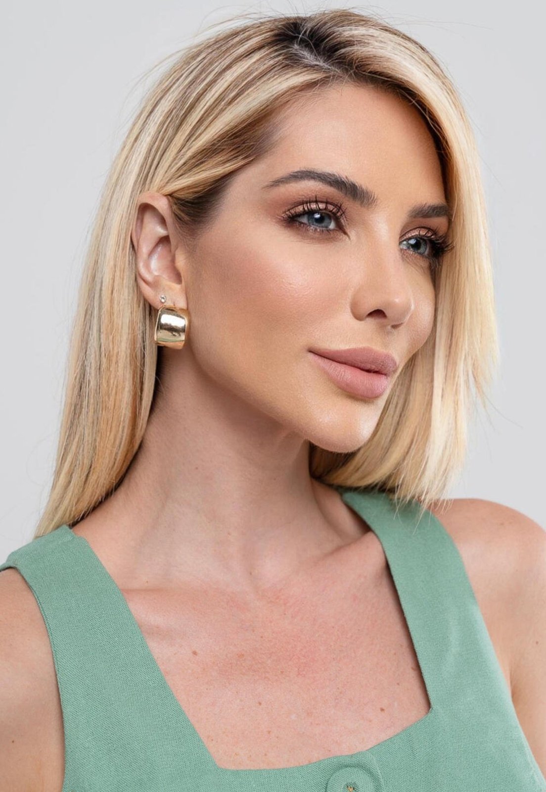 Vista 3 Brinco Semijoias Meia Argola Lisa Banhado A Ouro 18K Br STORE ORA SEMIJOIAS dourado STORE ORA SEMIJOIAS dourado