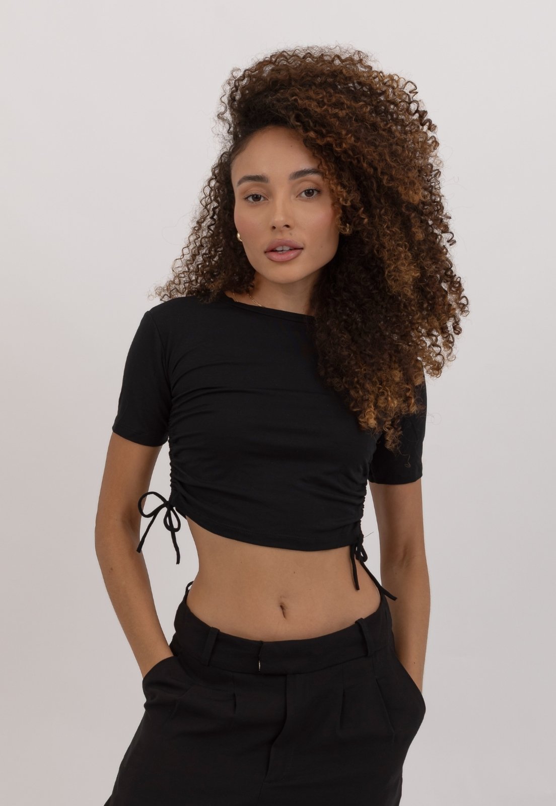 Blusa Básica Martina Drapeado Lateral Preta