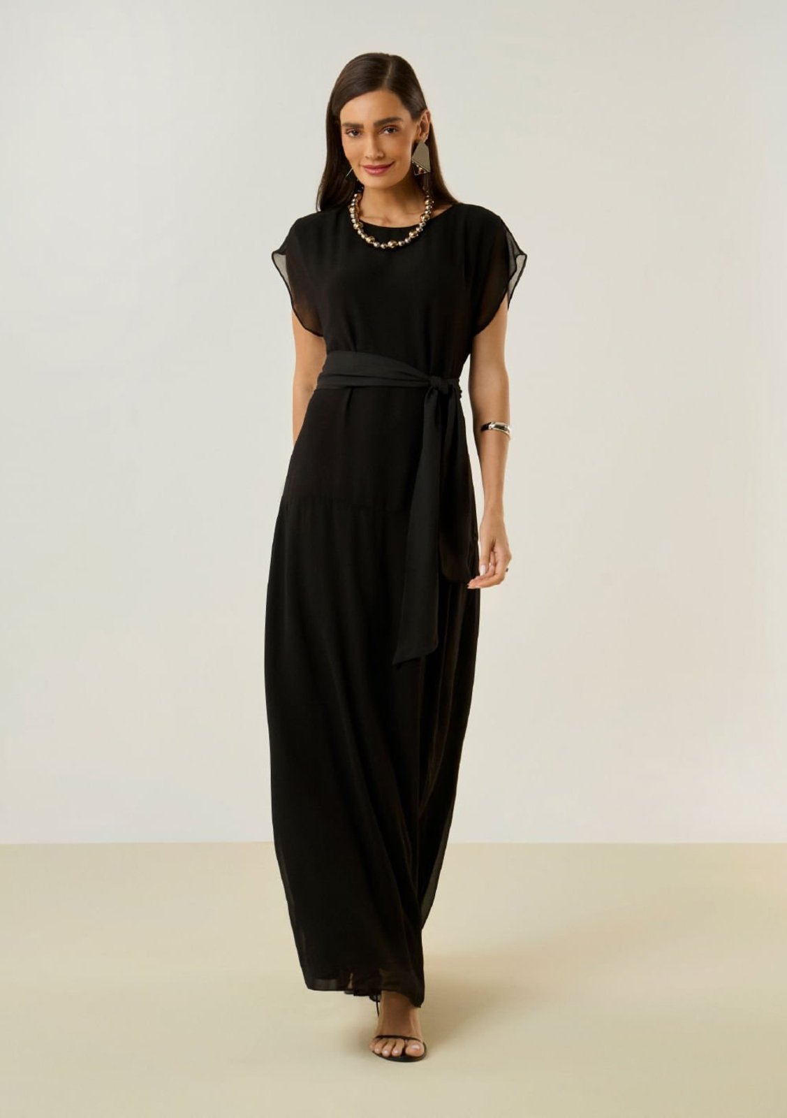 Vestido Maria Valentina Solto Decote Careca Manga Curta Longo Preto