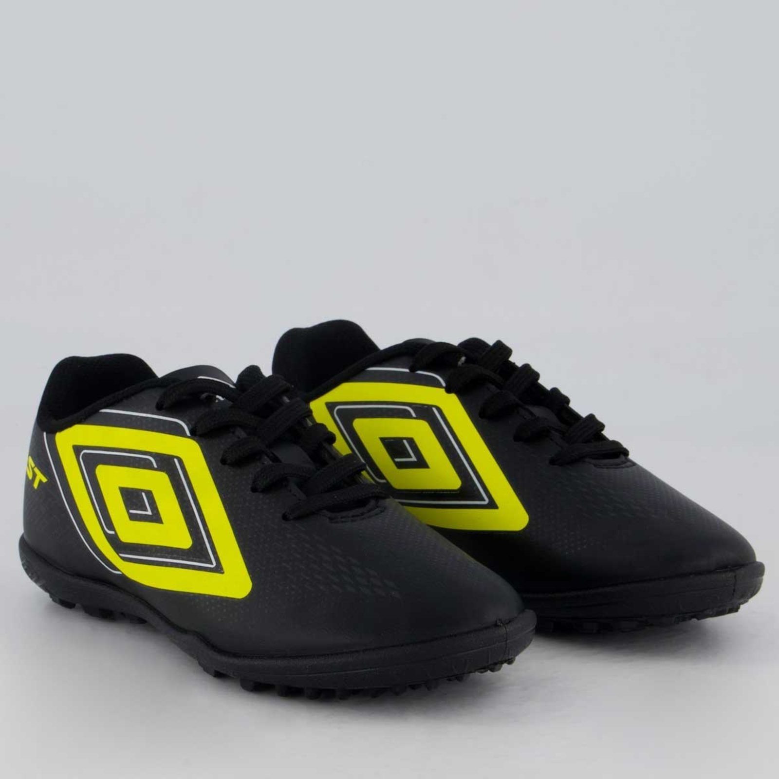 Vista 3 Chuteira Umbro Fast II Society Juvenil Preta e Amarelo preto Umbro preto