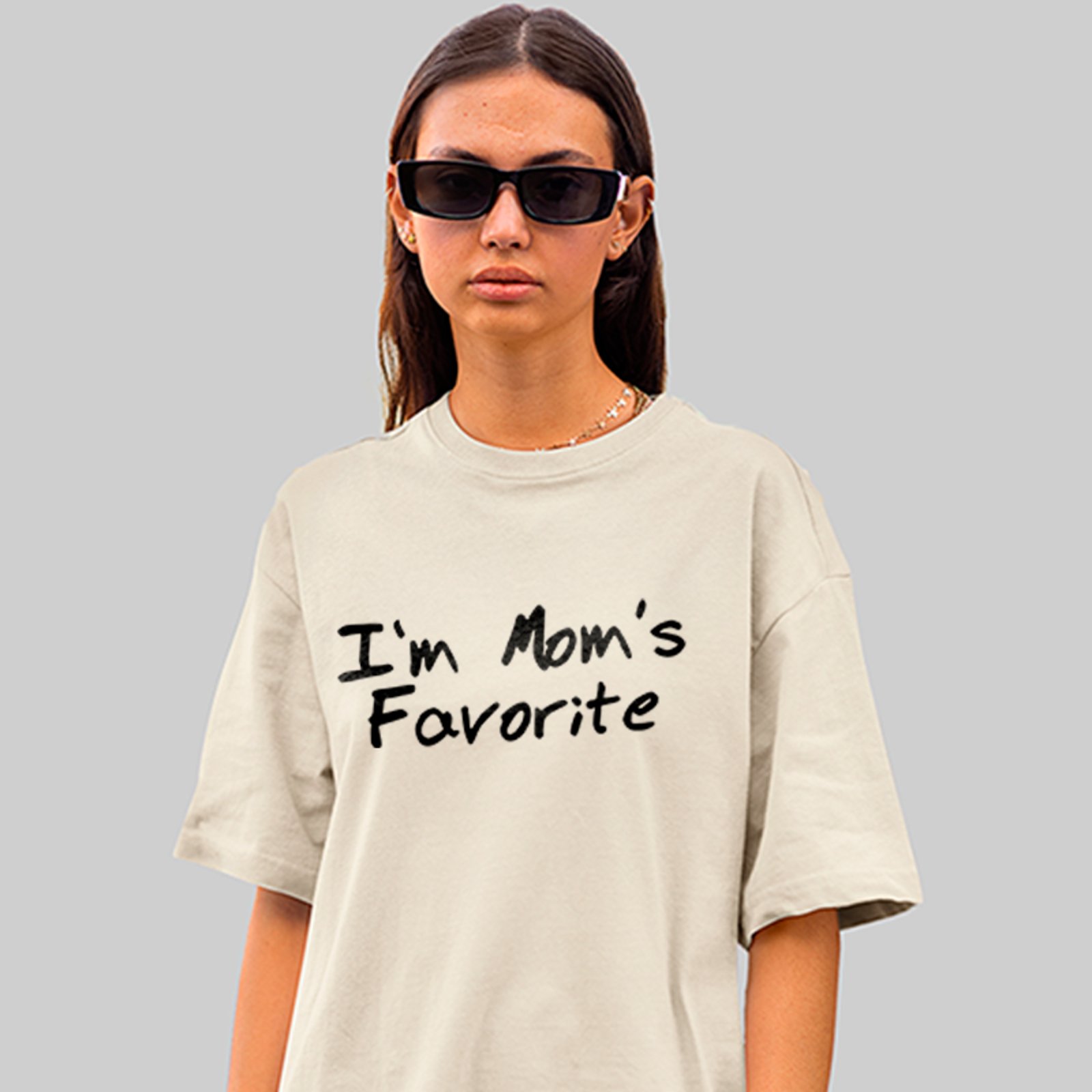 Camiseta Oversized Im Moms Favorite Funny Unissex Off White