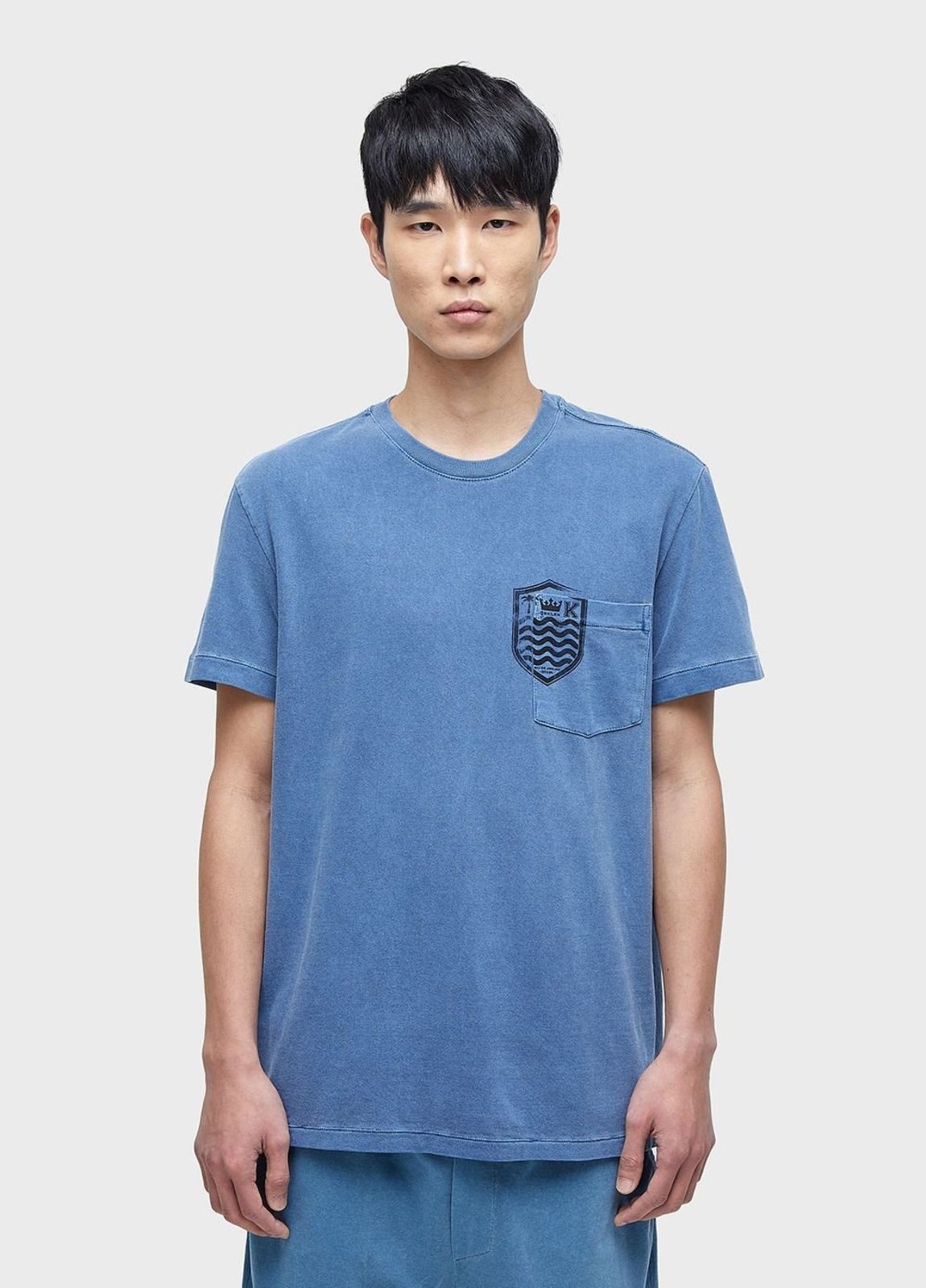 T-shirt bolso brasão OSKLEN