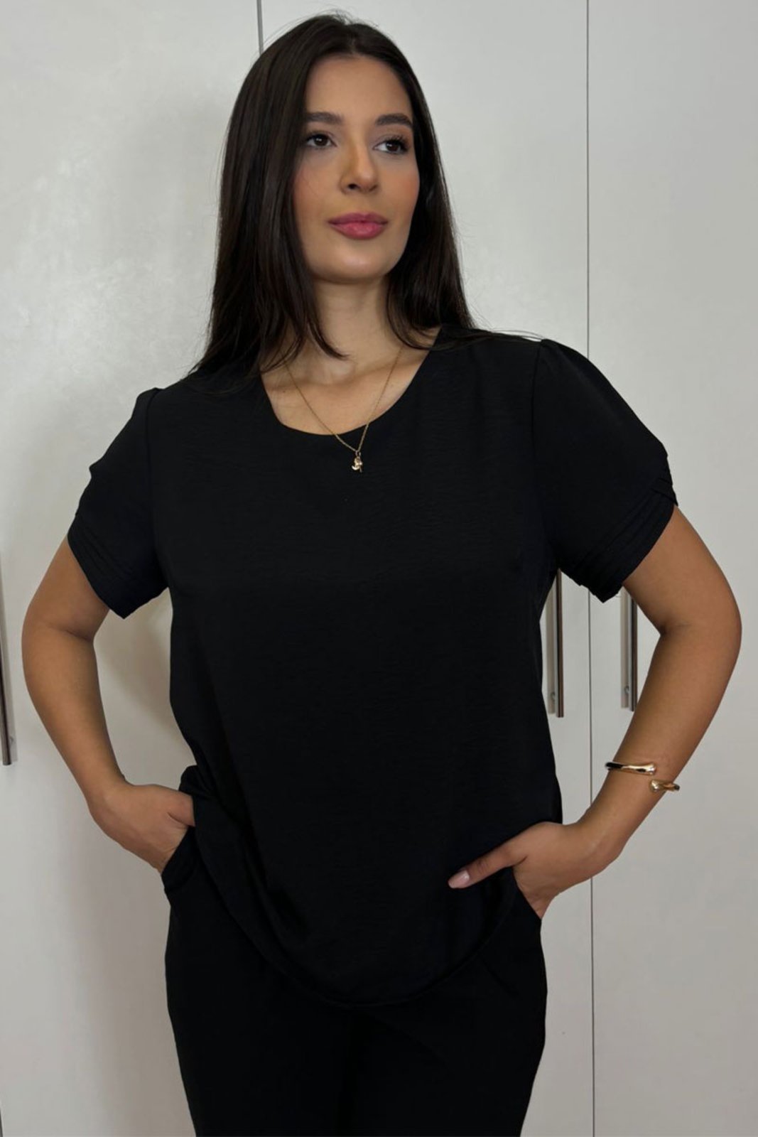 Blusa Kim Manga Curta Com Pregas Preto