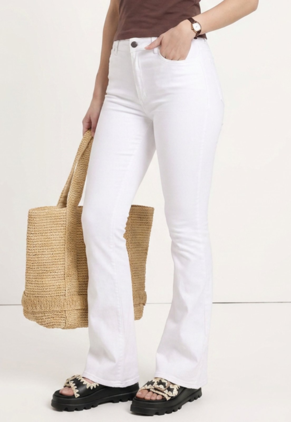 Calça Flare Feminina Boca de Sino Cintura Alta Sarja com Elastano Branco