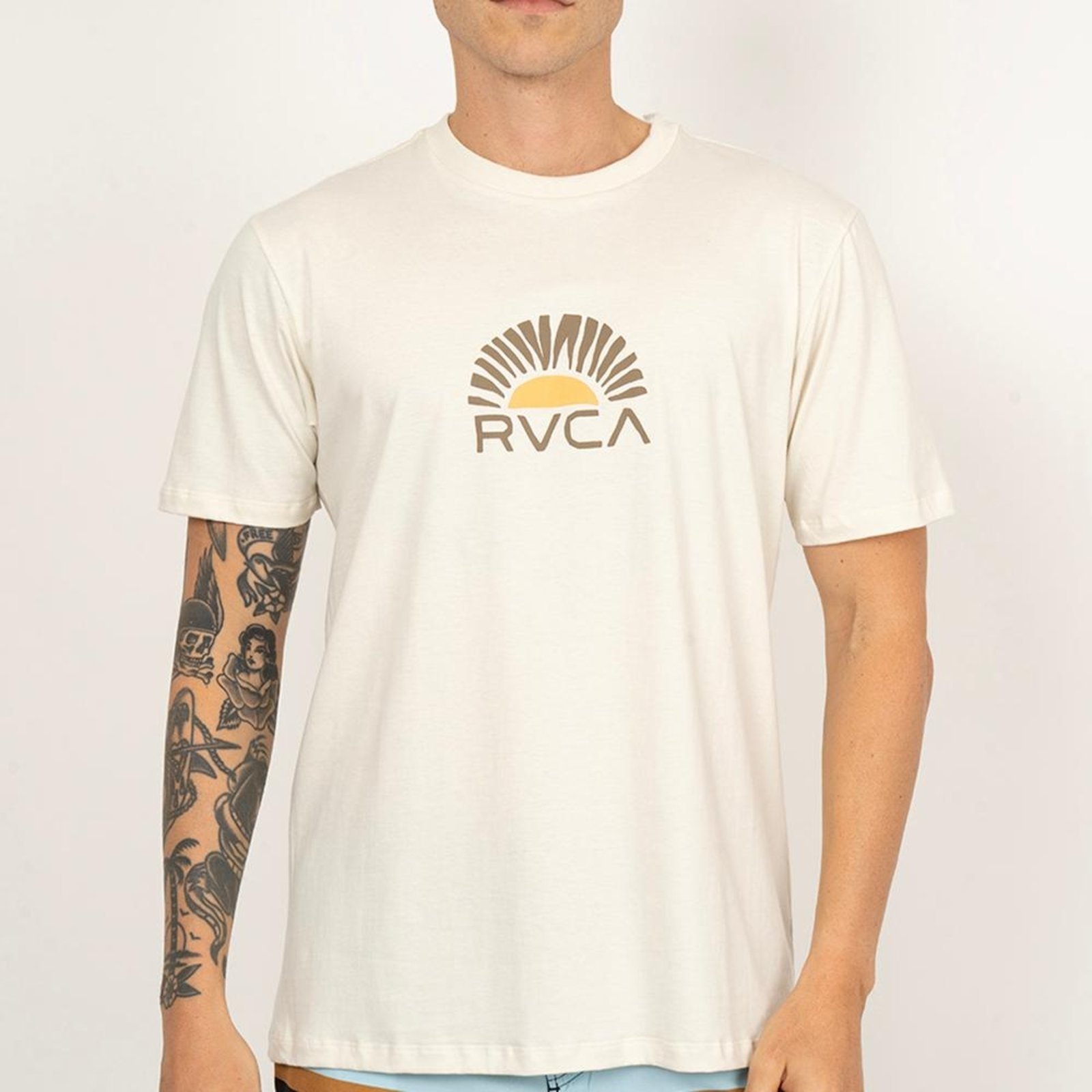 Camiseta RVCA Rise Cuts SM26 Masculina Off White
