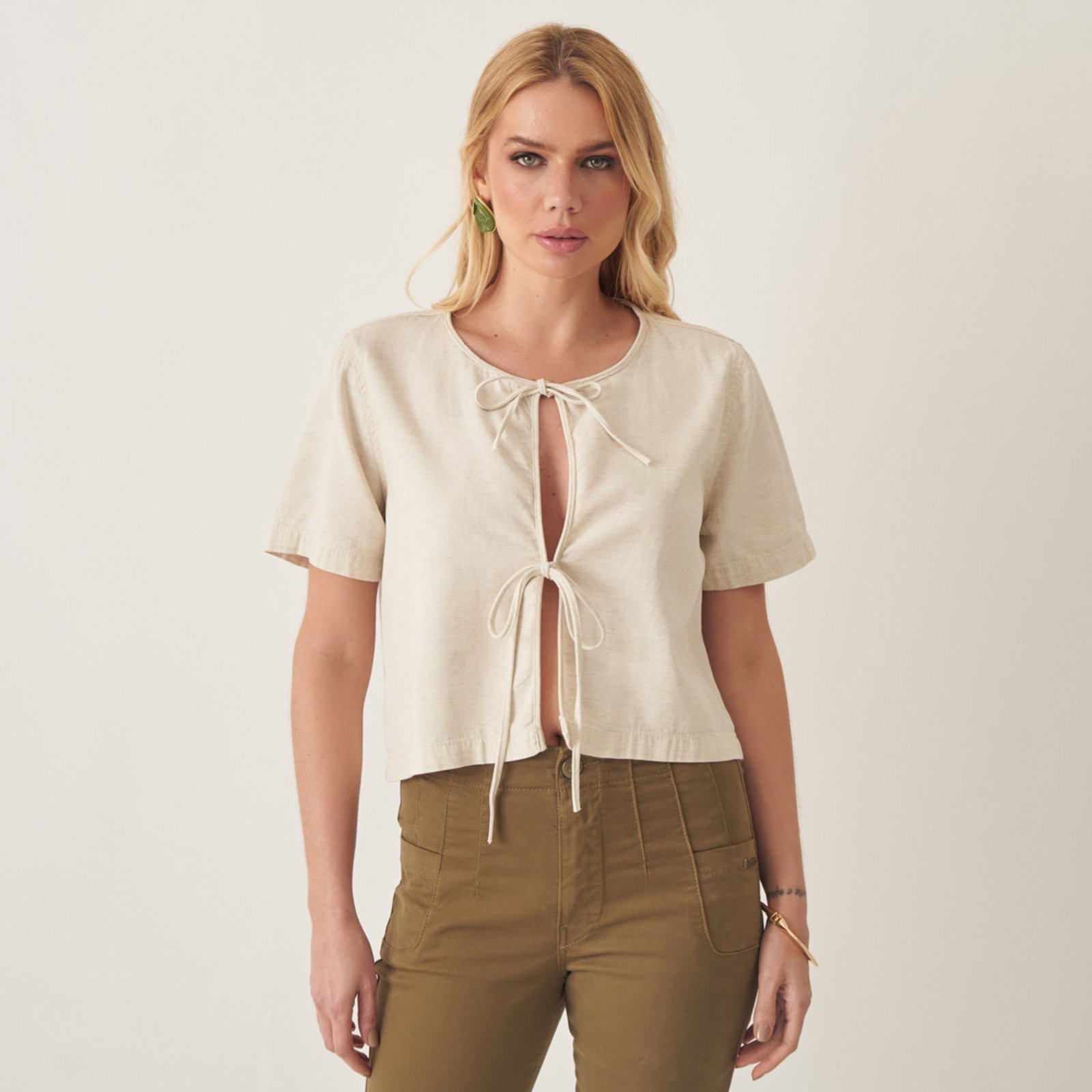 Blusa Cropped Linho com Amarração Frontal