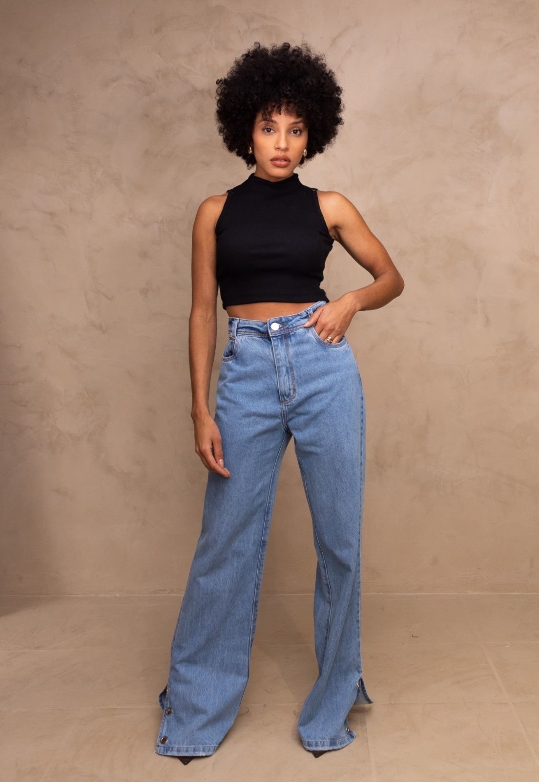 Calça Jeans Cintura Alta Flare Abertura na Barra Jullie
