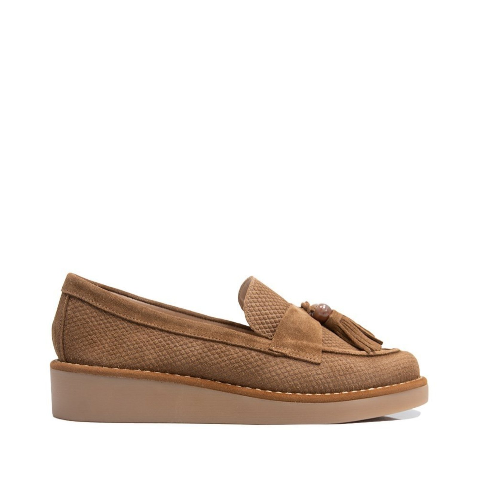 Mocassim Maithe Camurça Caramelo com Textura e Barbicacho Maithe Caramelo
