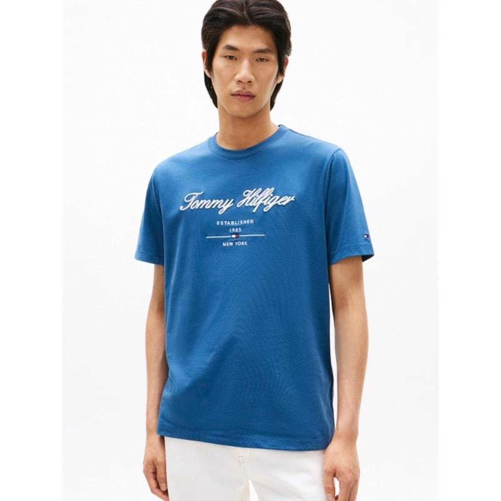 Camiseta Logo Cursivo Bordado Azul