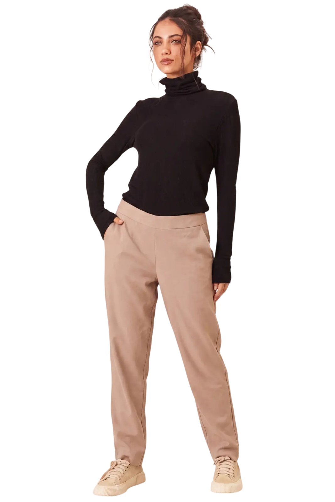 Calça Reta De Viscolinho Com Bolsos Marrom Claro Yacamim T6 - Marrom