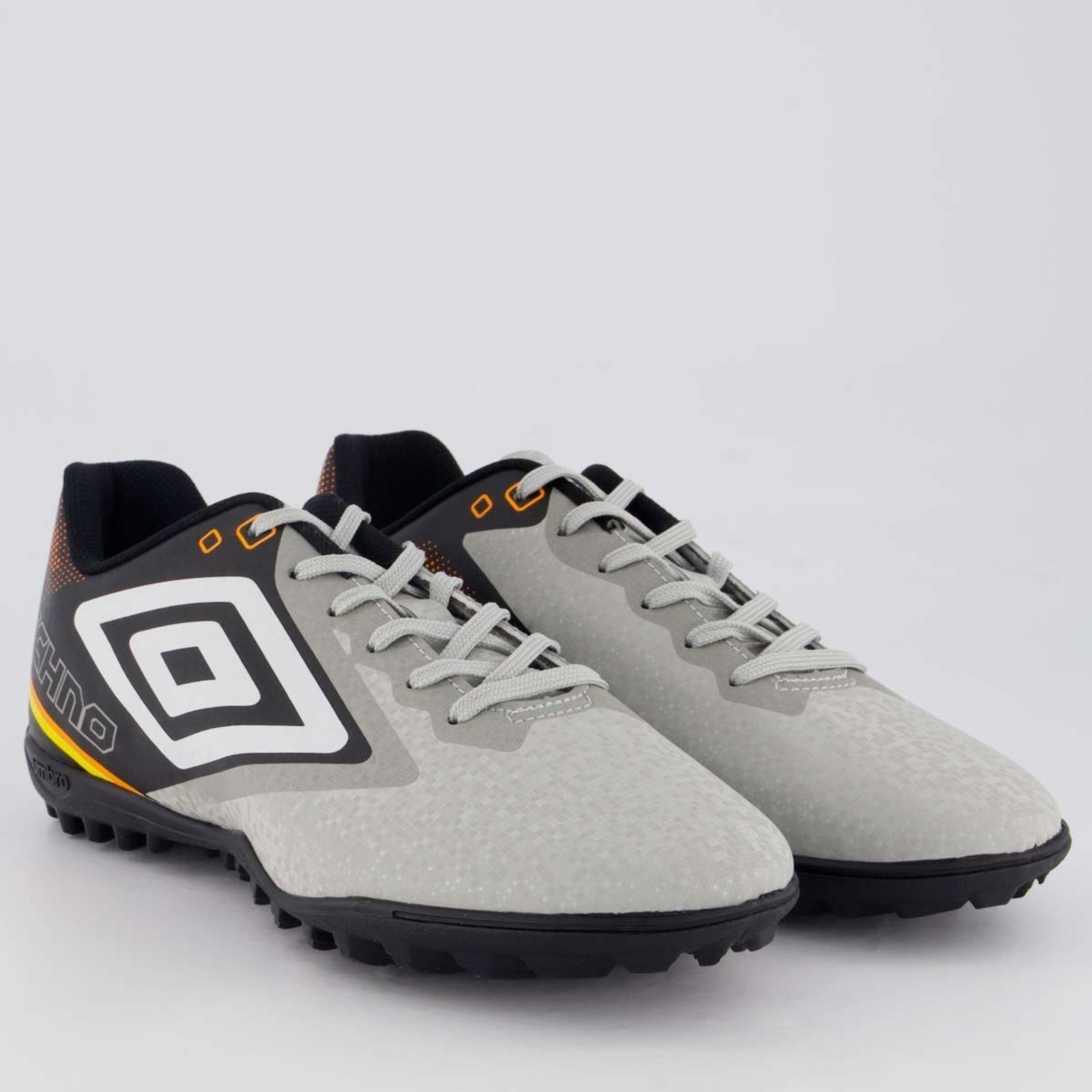 Vista 3 Chuteira Umbro Techno II Society e Preta cinza Umbro cinza