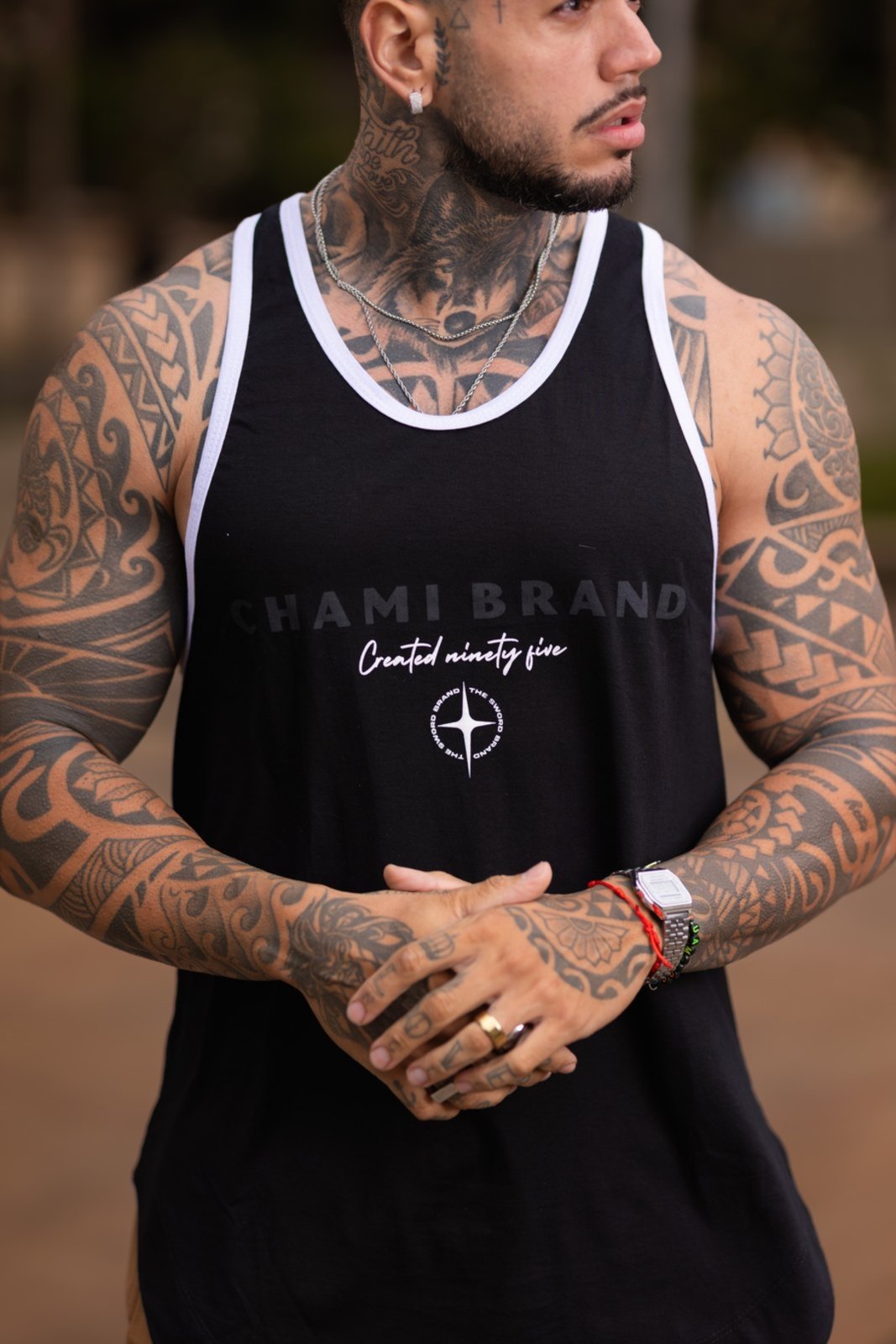 Vista 2 Regata Masculina Long Viés Chami Brand Preta preto CHAMI BRAND preto