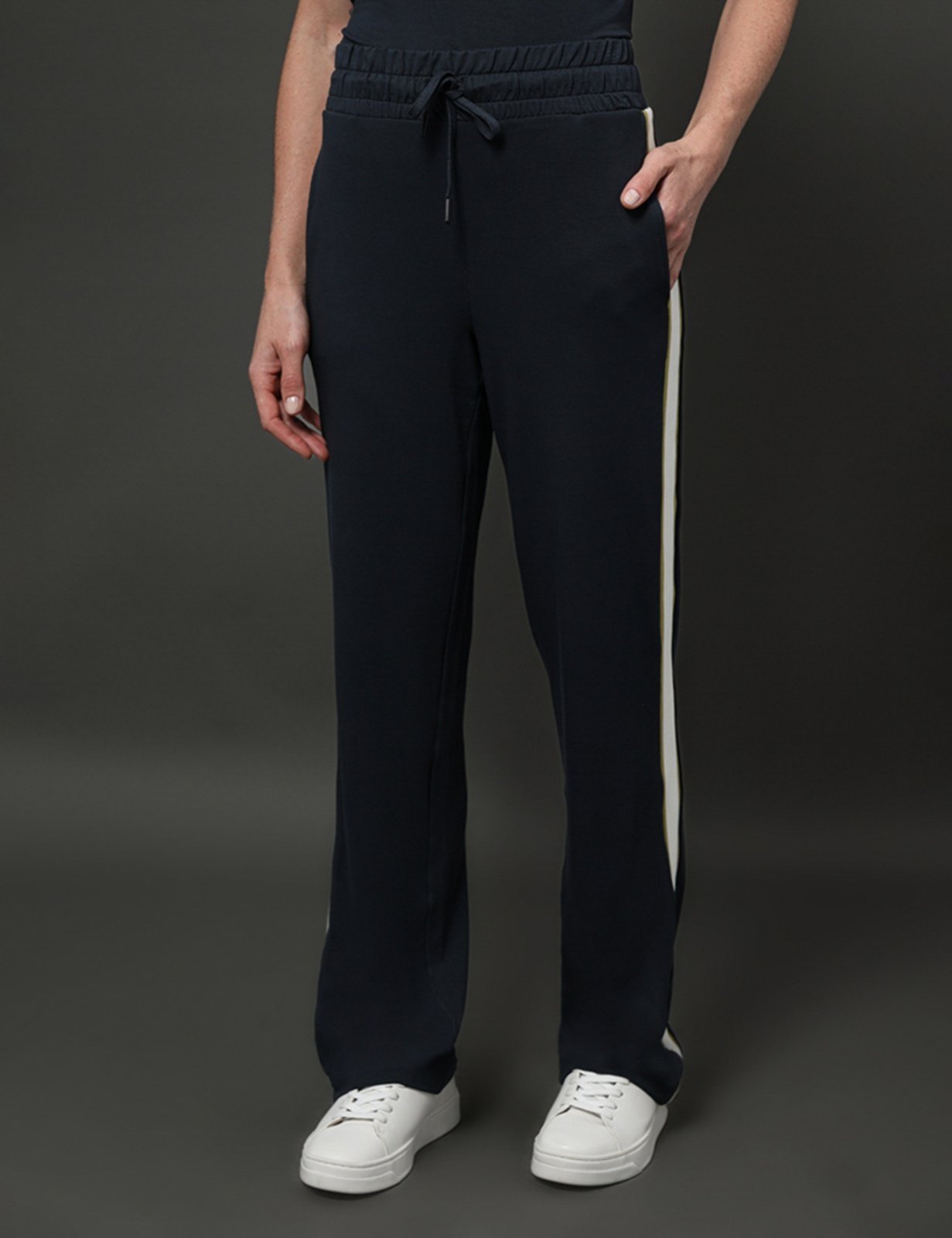 Calça Feminina Retilínea em Contraste Calvin Klein Jeans – Marinho Calvin Klein Jeans