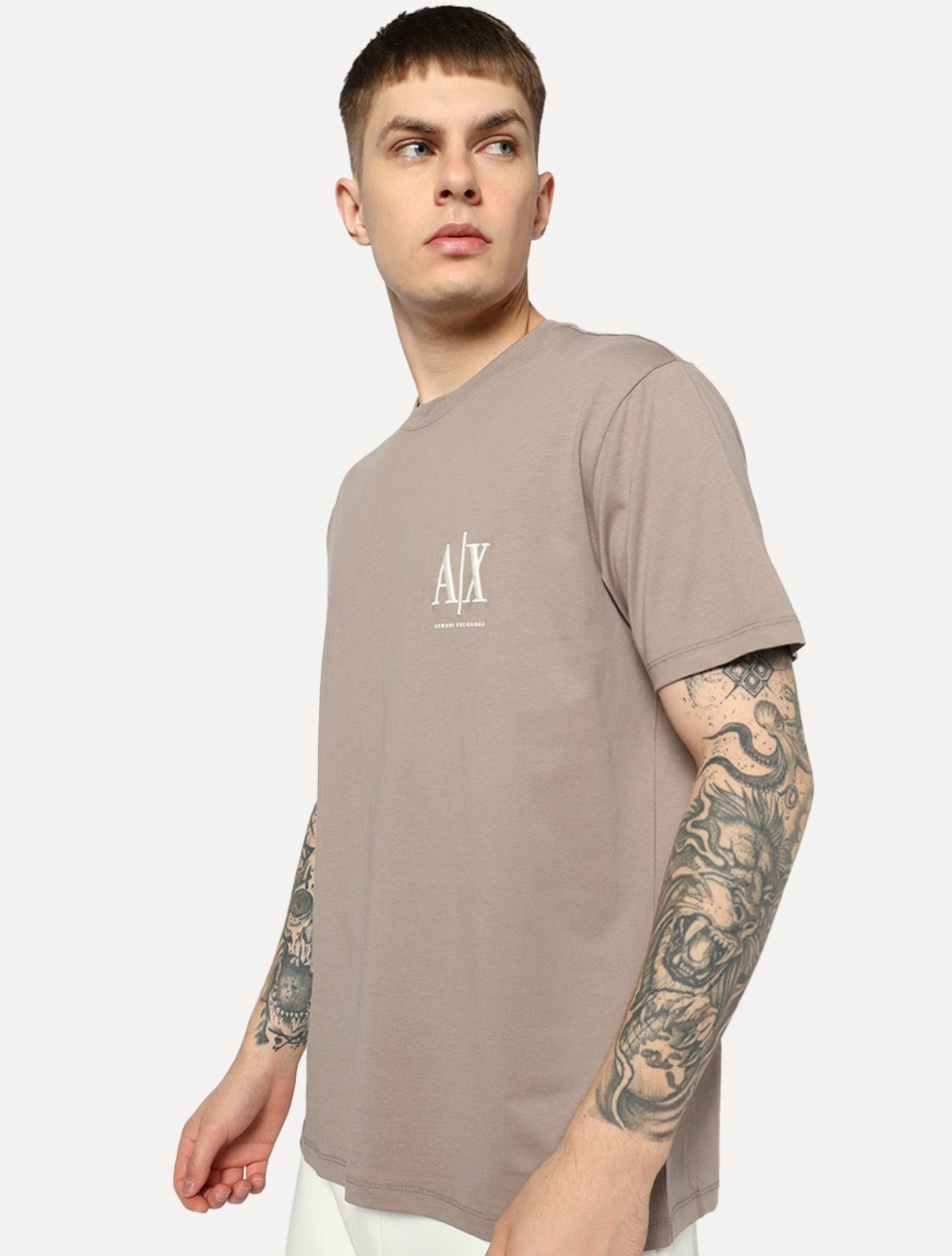 Vista 2 Camiseta Armani Exchange Masculina Embroidery AX Light Logo Caqui cáqui caqui Armani Exchange cáqui caqui