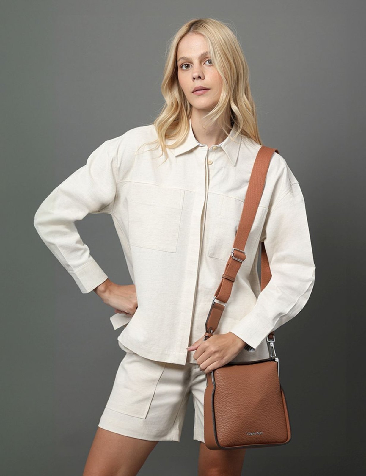 Bermuda Feminina Linho Texturizado Calvin Klein – Off White Calvin Klein Jeans