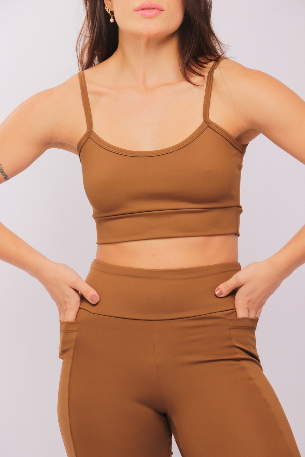 25015 – Top Curto Alça Fina Sport Marrom Cafe – Duna Casual