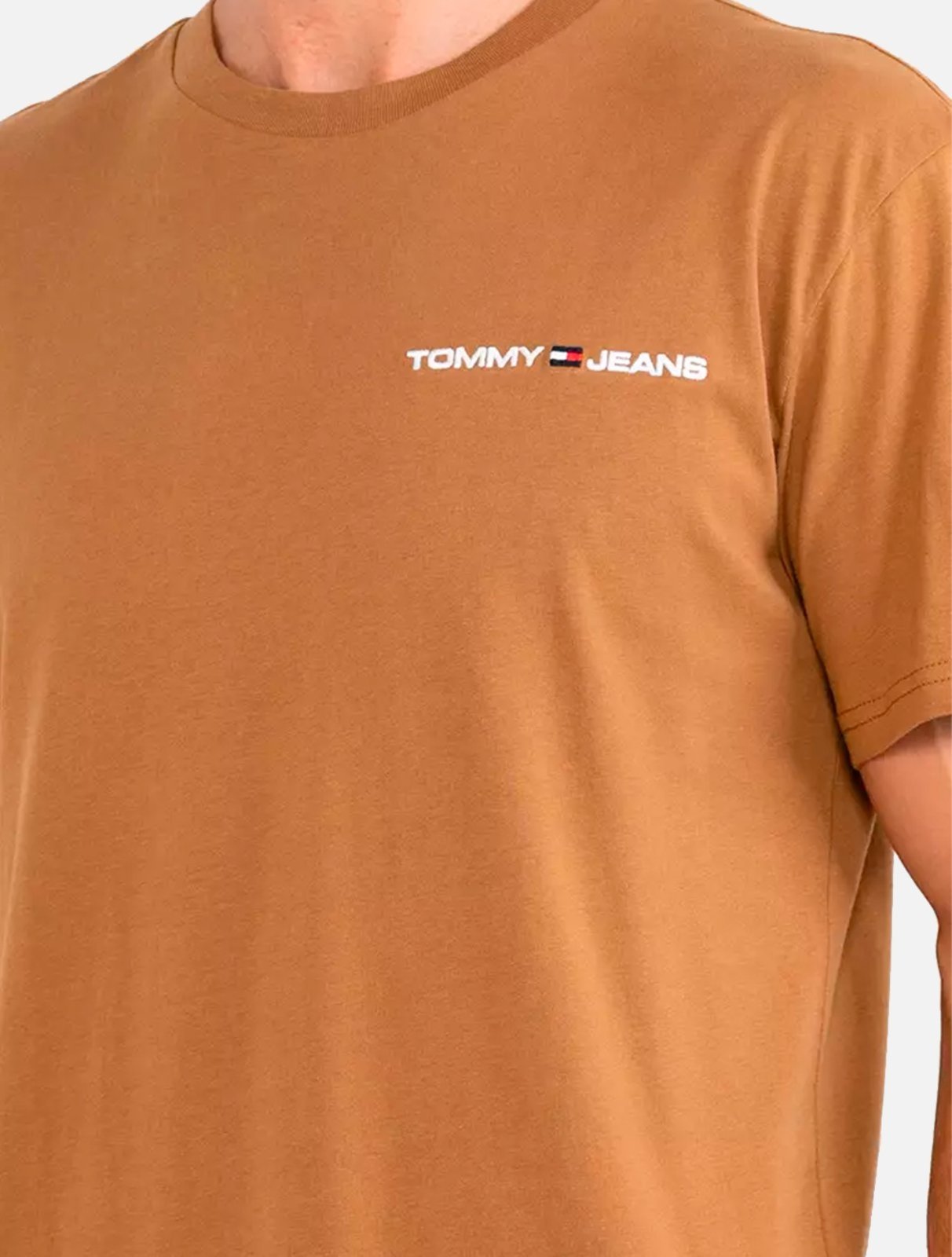 Vista 3 Camiseta Tommy Jeans Masculina Classic Linear Embroidered Chest verde militar Tommy Jeans verde militar