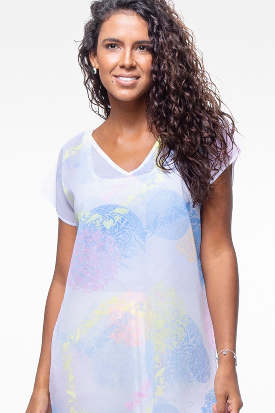 Saida de Praia Blusa Crepe Decote V com Fendas Laterais Estampa Exclusiva Mandalas Multicoloridas