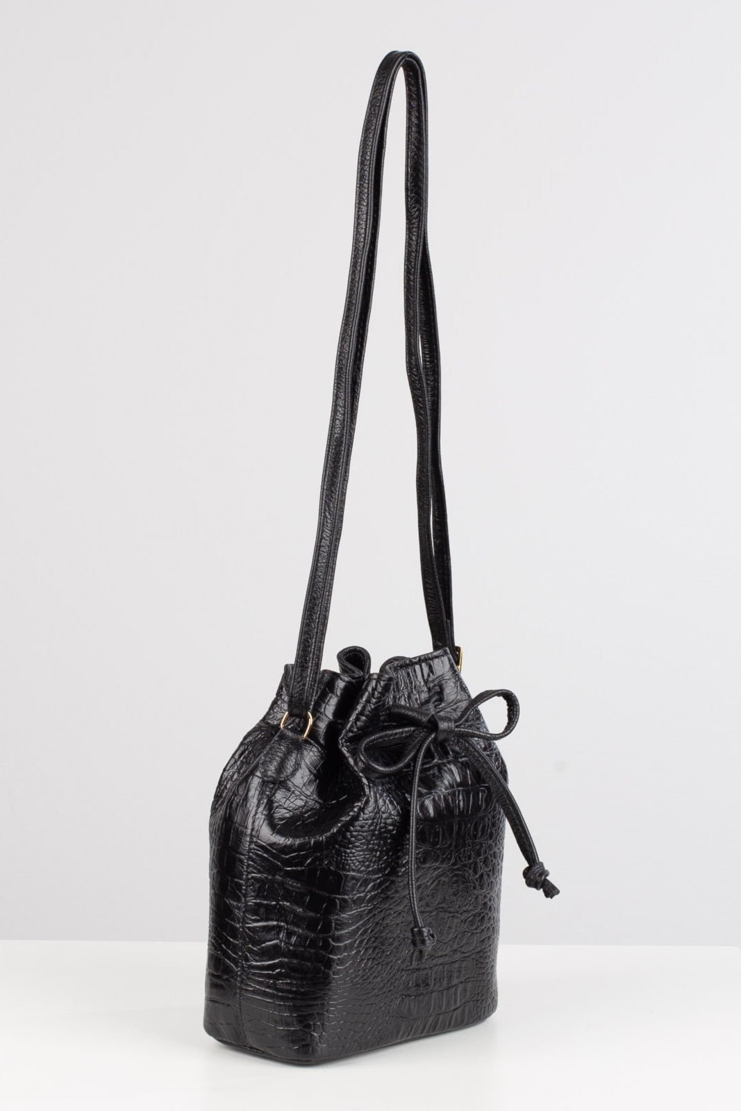 Vista 2 Mini bolsa saco em couro croco Nathy Andrea Vinci preto Andrea Vinci preto