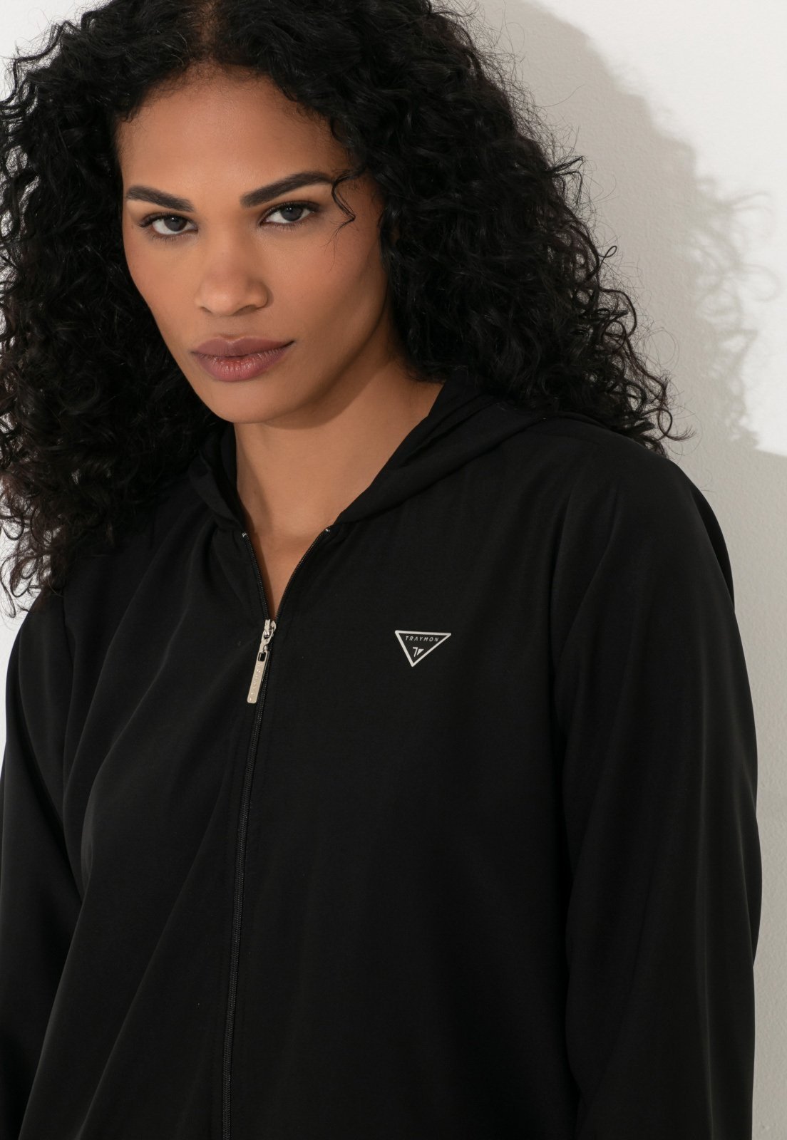 Jaqueta Comfy Traymon Com Capuz Preto