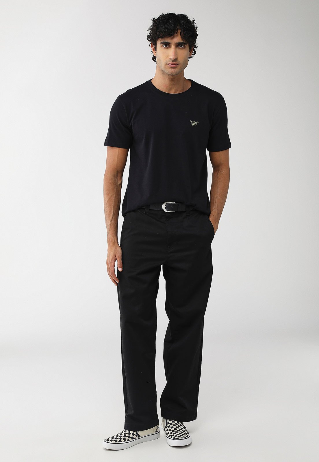 Vista 3 Camiseta Masculina Hang Loose Bordado Shaka Preta preto Hang Loose preto