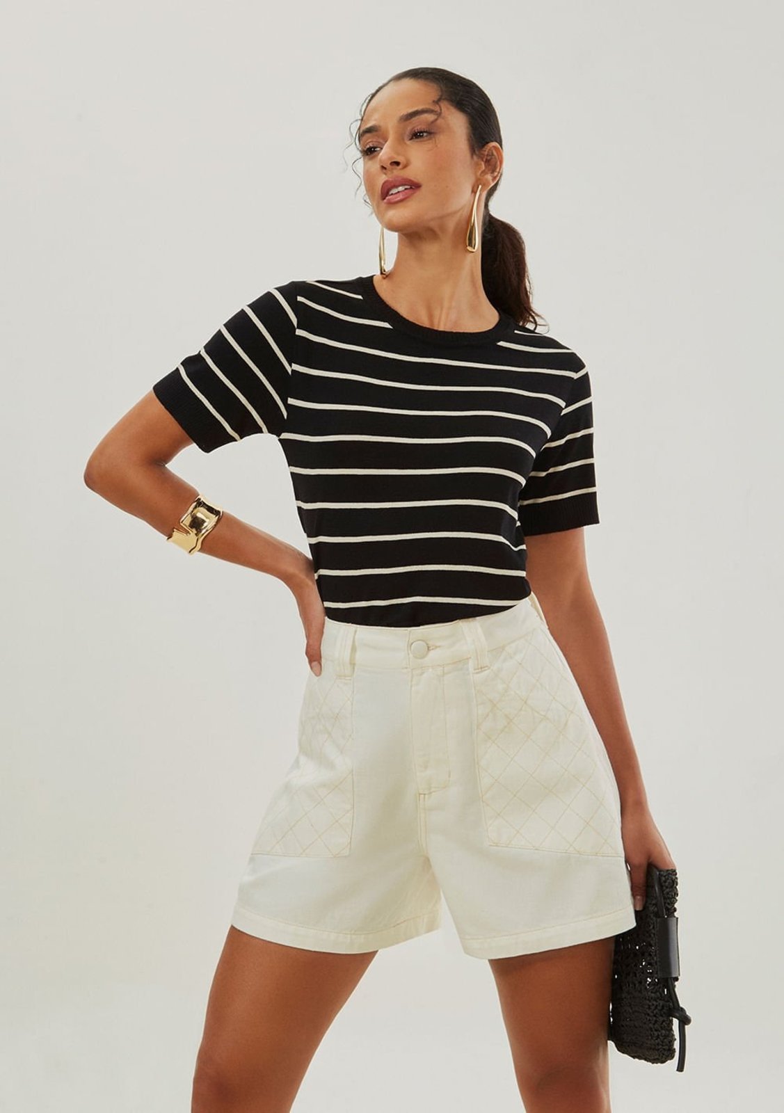 Blusa Maria Valentina Ajustada Decote Careca Manga Curta Padrão Preto
