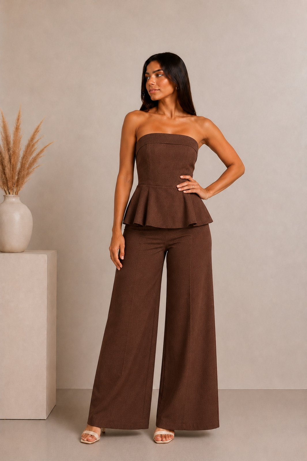 Conjunto Feminino Tomara que Caia com Peplum e Calça Pantalona em Listo Misto Marrom