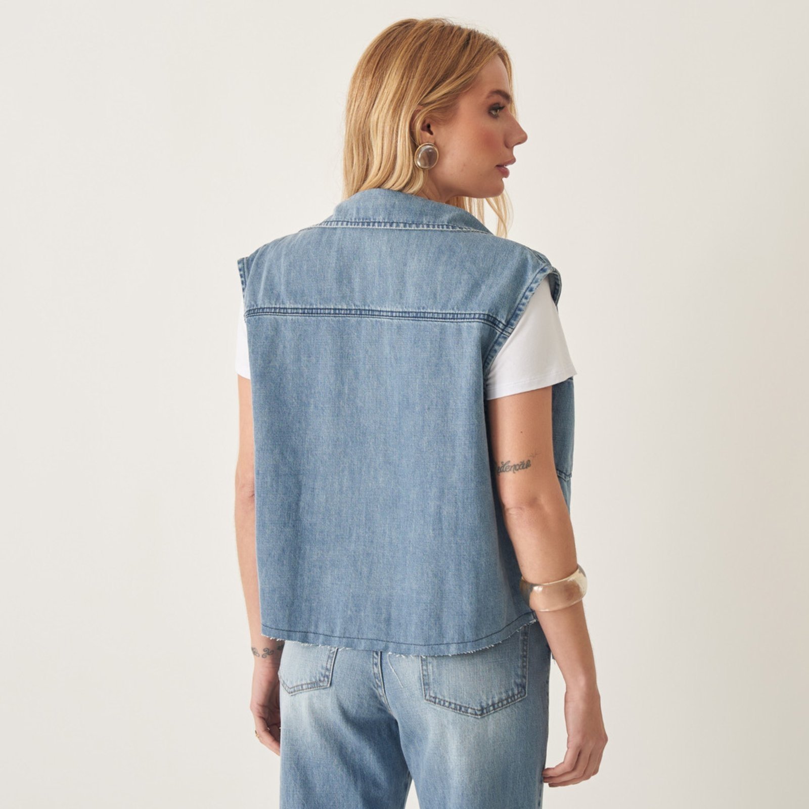 Vista 3 Camisa Colete Jeans com Bolsos Frontais Bloom azul Bloom azul