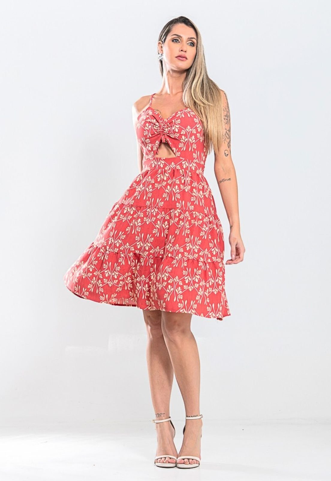 Vestido Floral Curto Decote Frontal Duna Estampado Tendencia Com Babado Com Alça Com Regulador Costas Nuas Cor Melancia