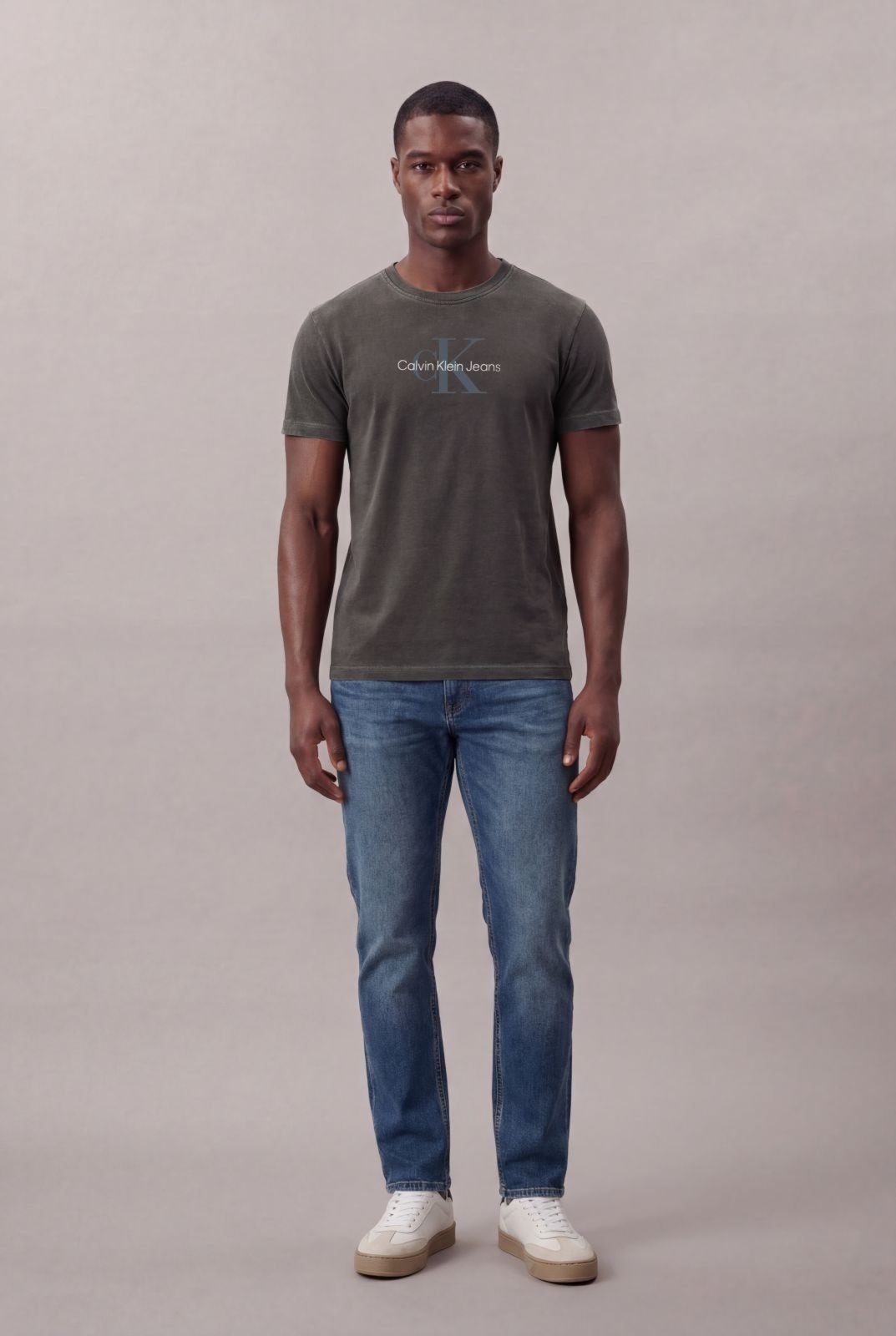 Camiseta Manga Curta Calvin Klein Jeans Masculino Re Issue Stone - Chumbo Calvin Klein Jeans