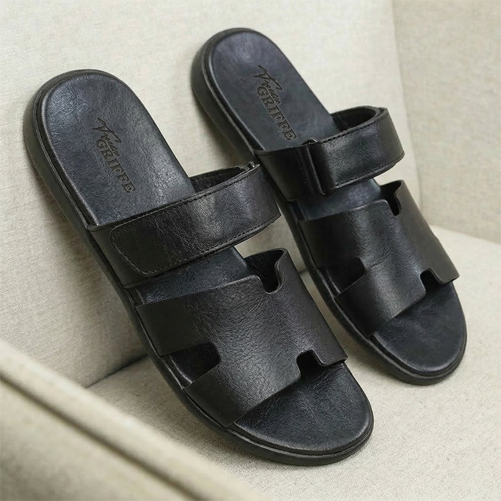 Chinelo Masculino NJ2 Couro Legítimo Anatômico Fivela Ajustável Fecho Contato Preto
