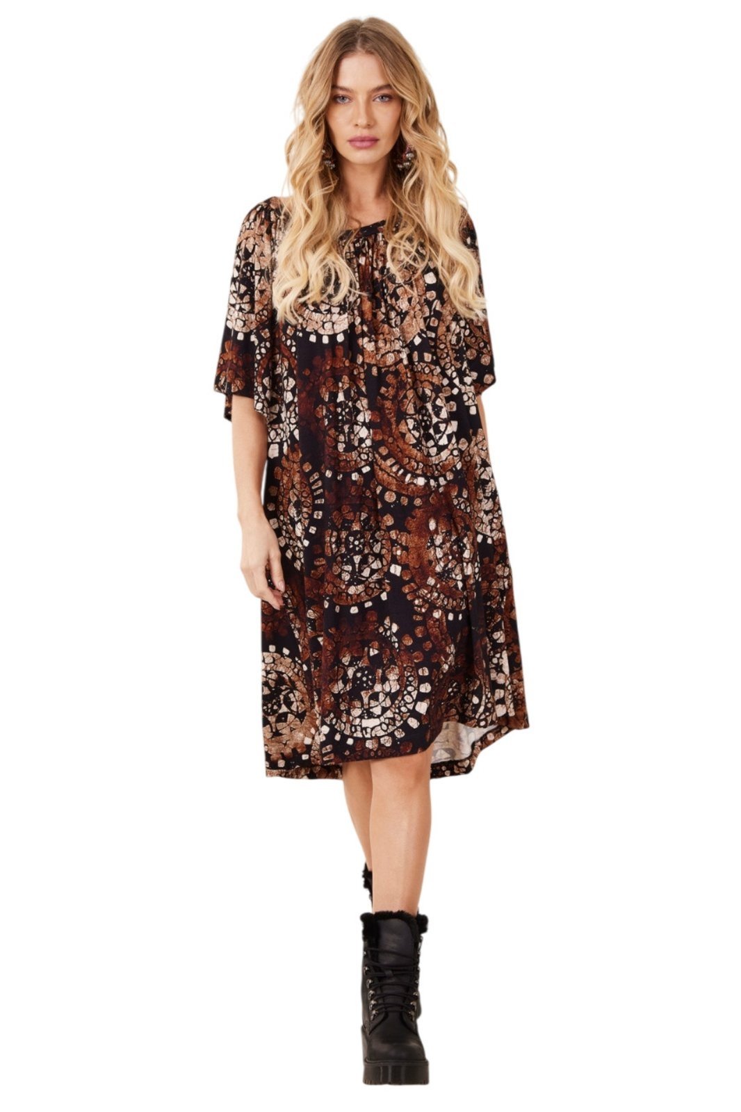 Vestido Curto Decote Ombro A Ombro Estampa De Batik Marrom Yacamim C10 – Batik