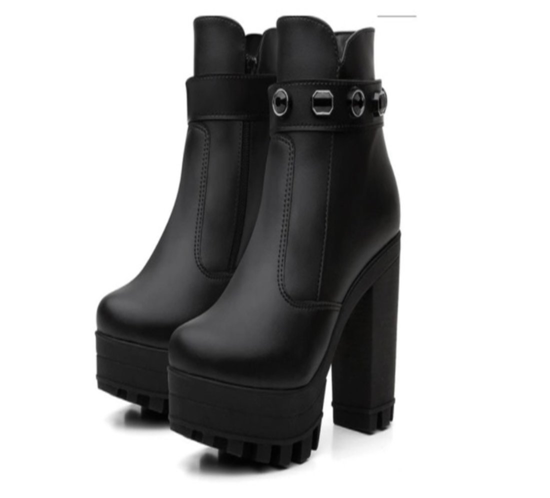 Bota Coturno Feminino Pedraria Tratorado Preto Conforto Estilo