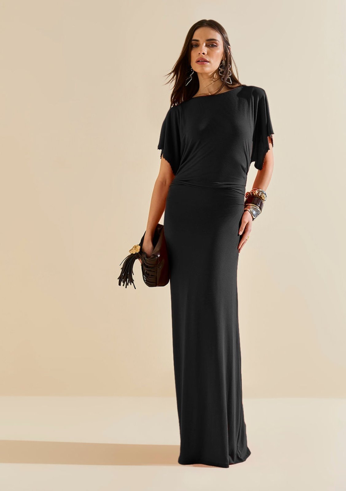 Vestido Morena Rosa Ajustado Decote Canoa Manga Curta Midi Preto