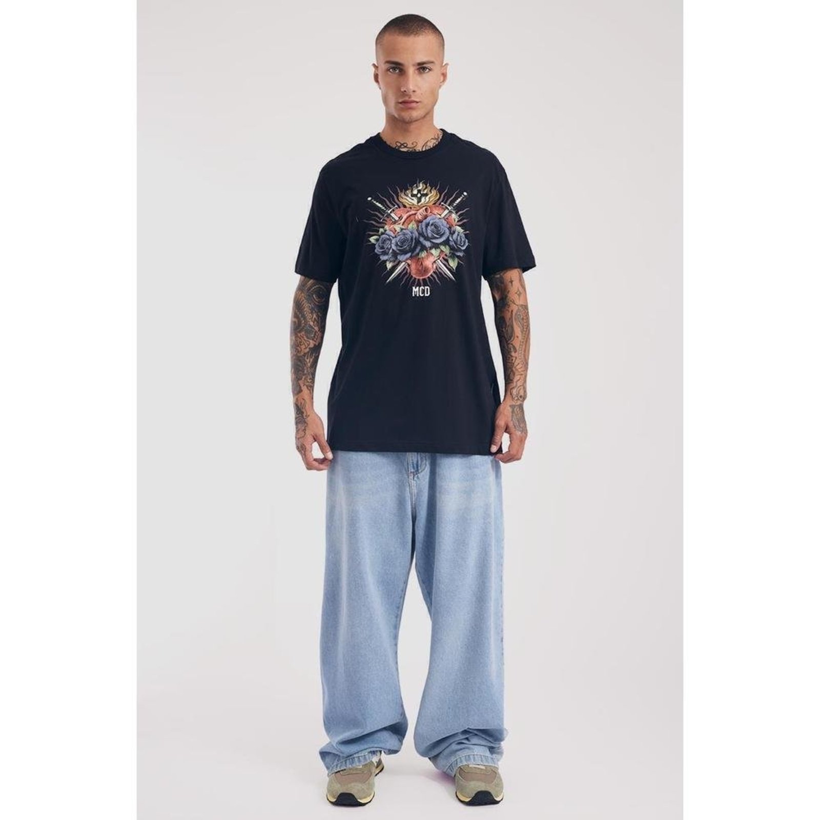 Camiseta Regular Frente Sagrado Coração Preto