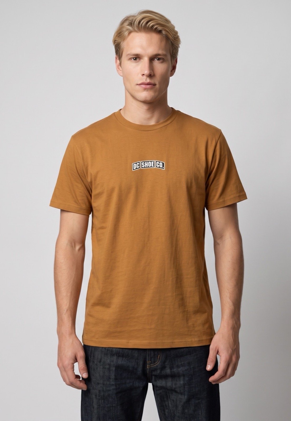 Camiseta Masculina DC Shoes Patch It Caramelo