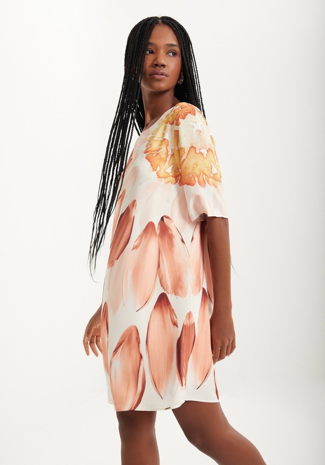 Vestido Curto Estampado De Mangas Curtas Com Decote Redondo