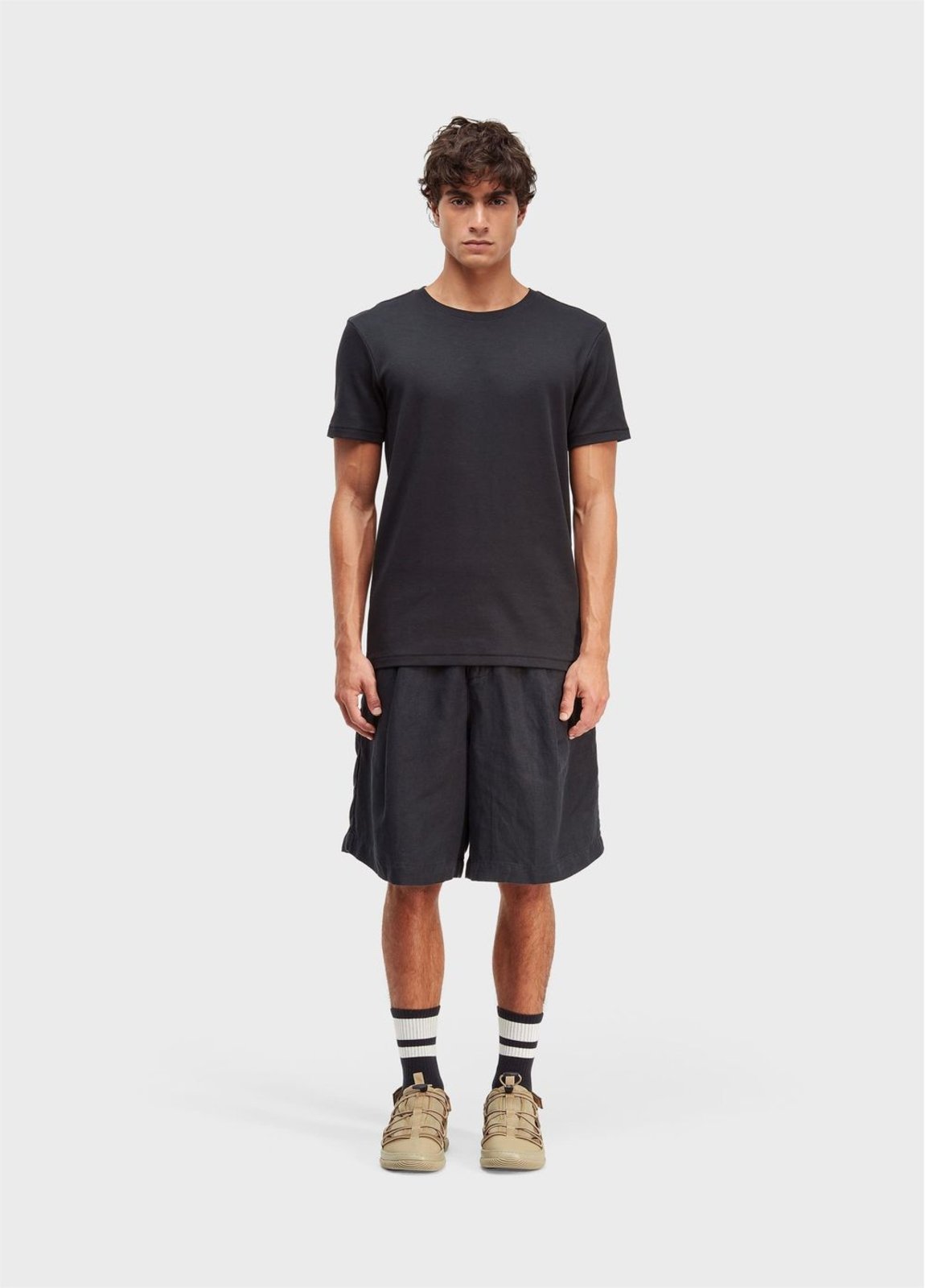 Vista 2 Bermuda alfaiataria linen over Osklen preto Osklen preto
