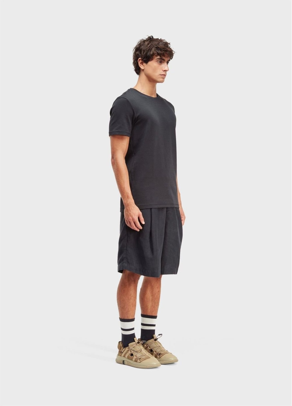 Vista 3 Bermuda alfaiataria linen over Osklen preto Osklen preto