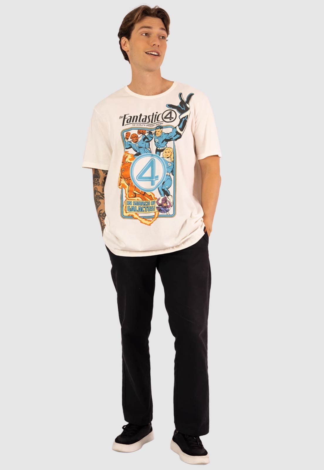 Camiseta Piticas Marvel Quarteto Fantástico Filme Grupo Comics Off White