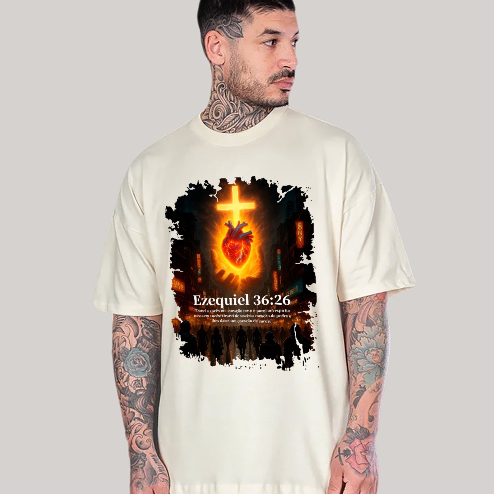 Camiseta Ousy Cristã Oversized Ezequiel Coração Flamejante Unissex Off White