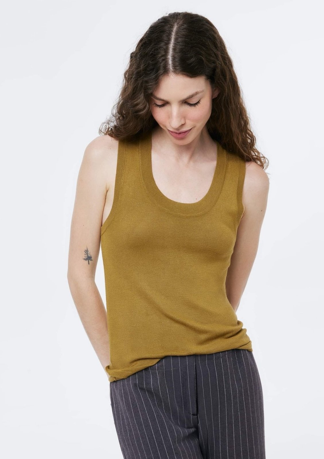 Regata Feminina Slim Decote U Em Tricô De Viscose Hering