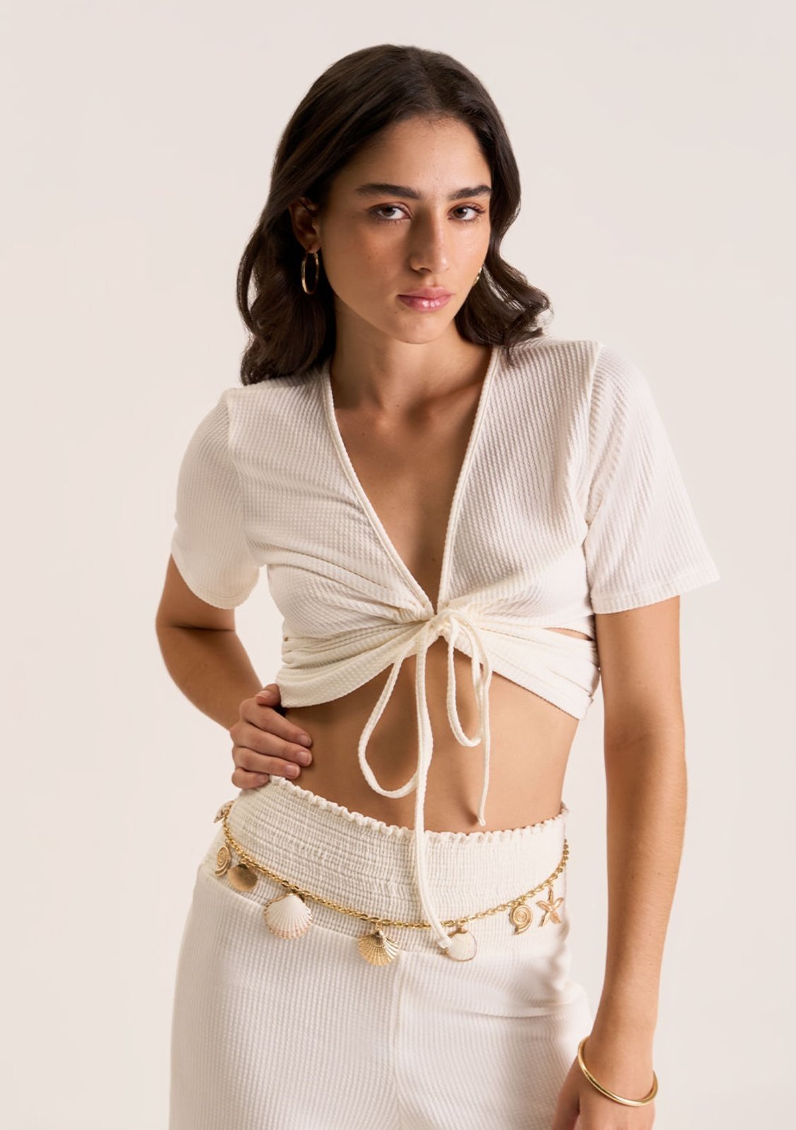 Blusa Zinco Decote V Manga Curta Detalhe Amarril Off White