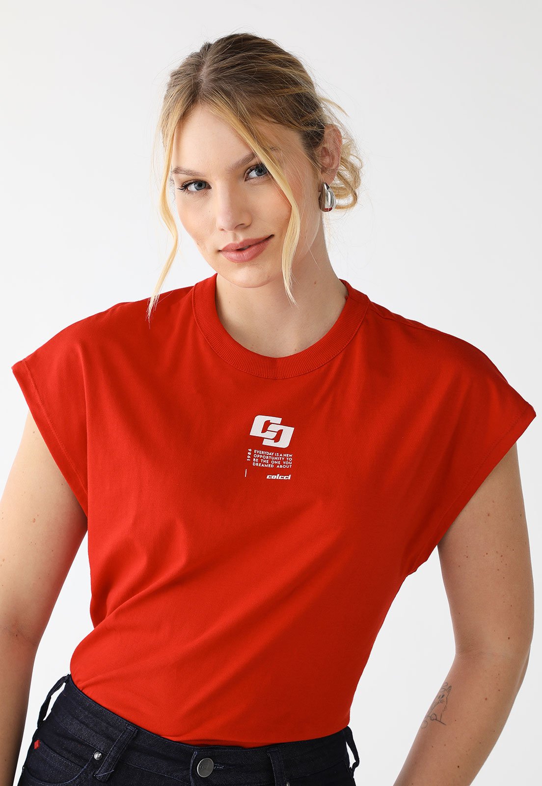 Camiseta Colcci Reta Logo Vermelha