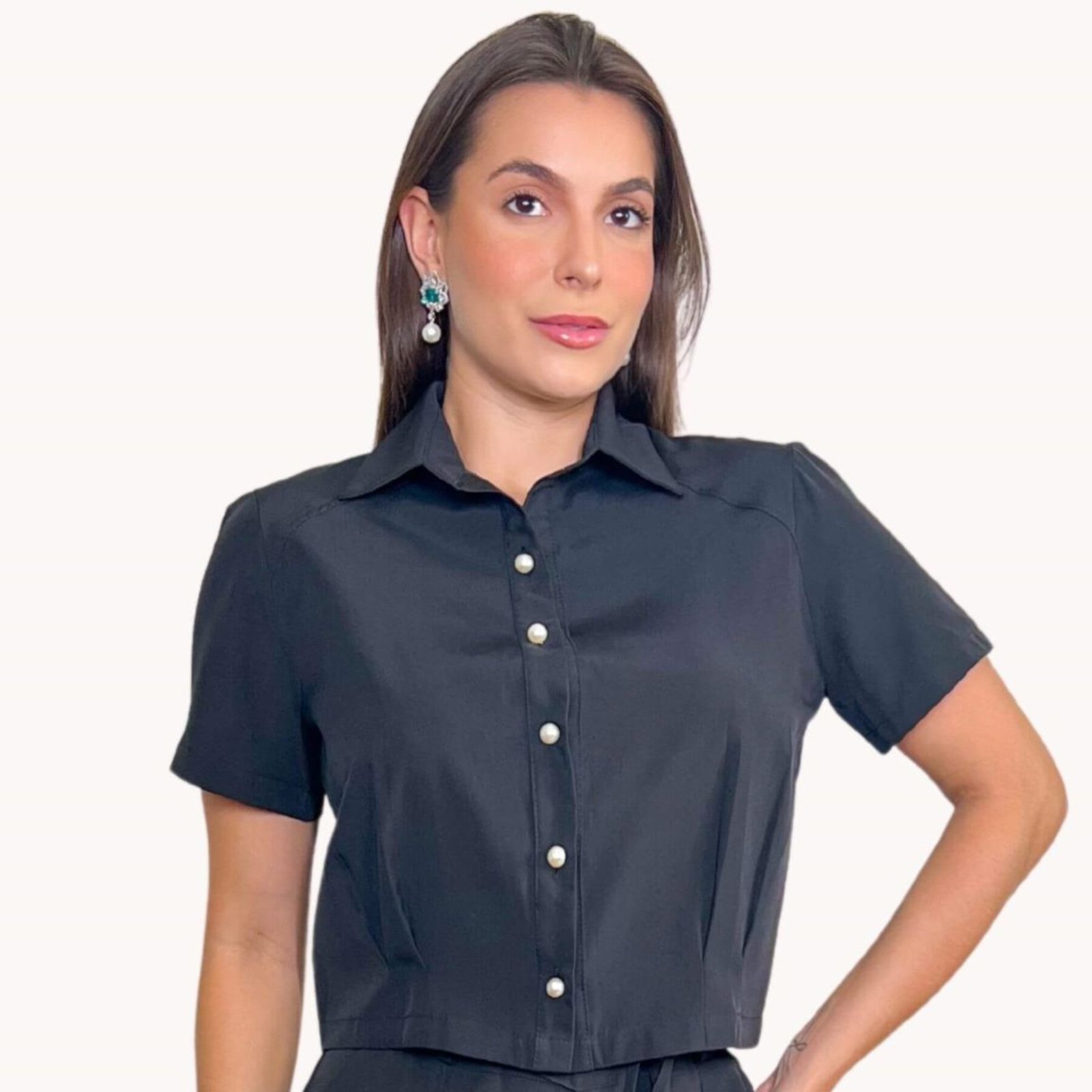 CAMISA FEMININA COM PREGAS NO CÓS Preto