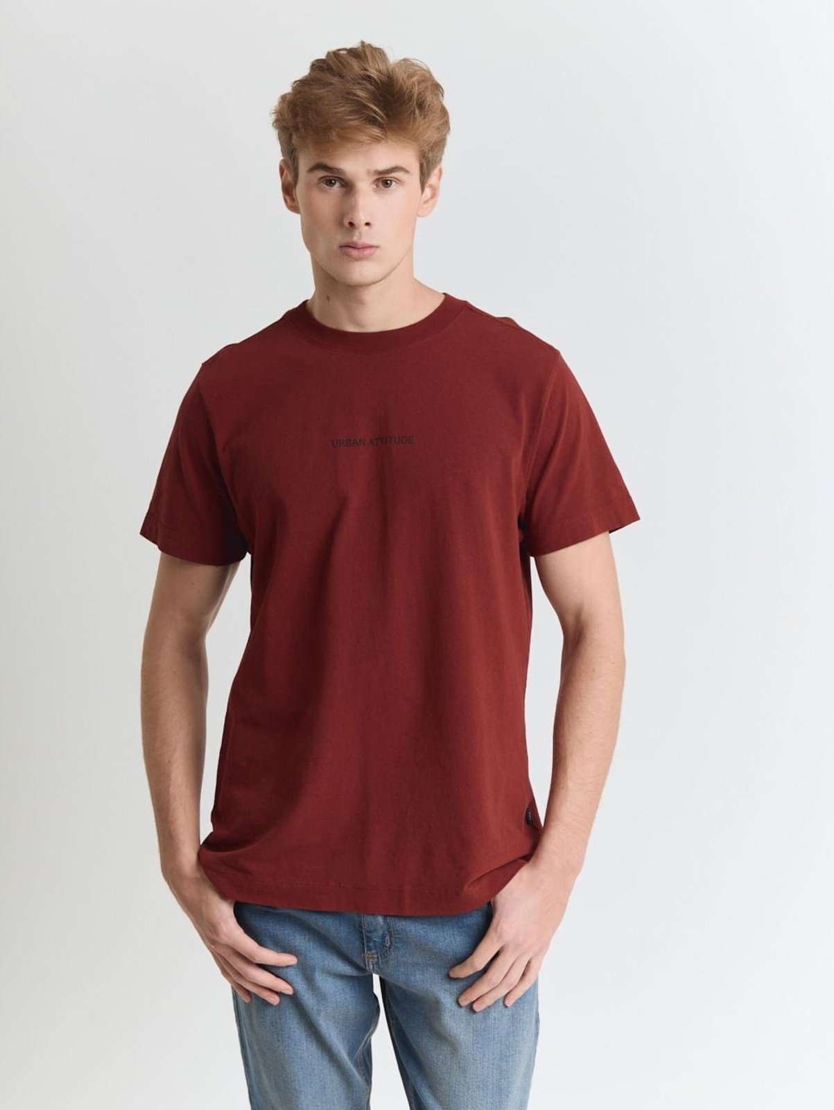 Camiseta comfort com estampa urban attitude